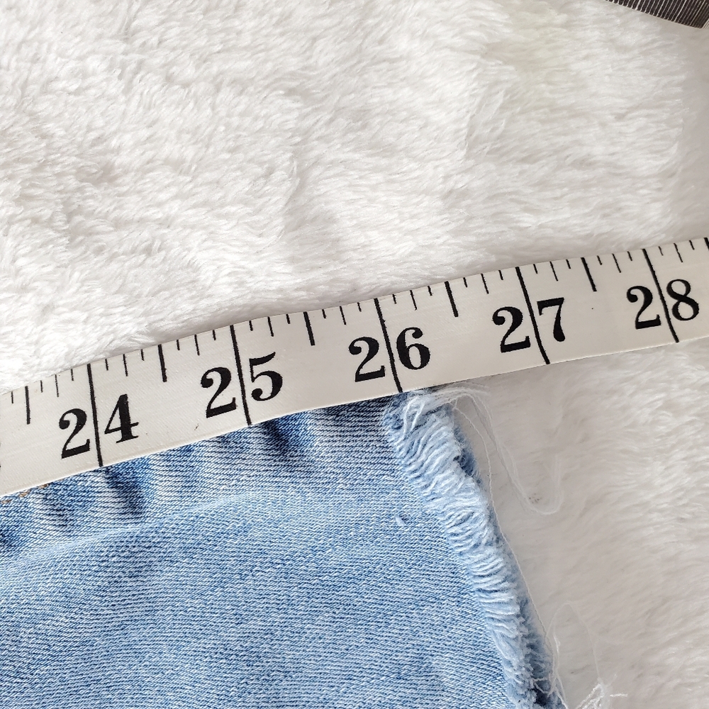 Madewell 11" High-Rise Roadtripper Jeans in Beckwith Wash: Button-Front Edition - Picture 9 of 15